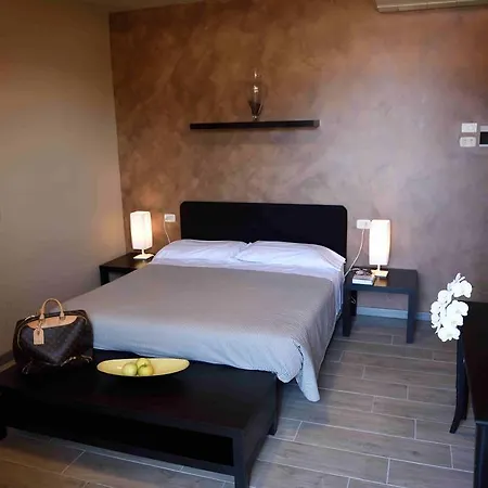 Residenza Alighieri Отель Бардолино